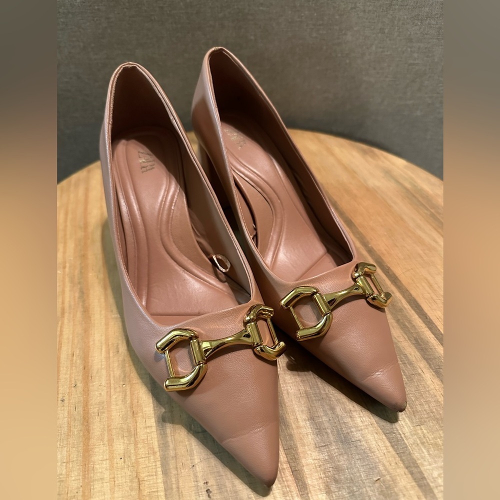 Zara Gold Horsebit Chunky Pointed Toe Heels Nude Size 39/US8 - Picture 4 of 10